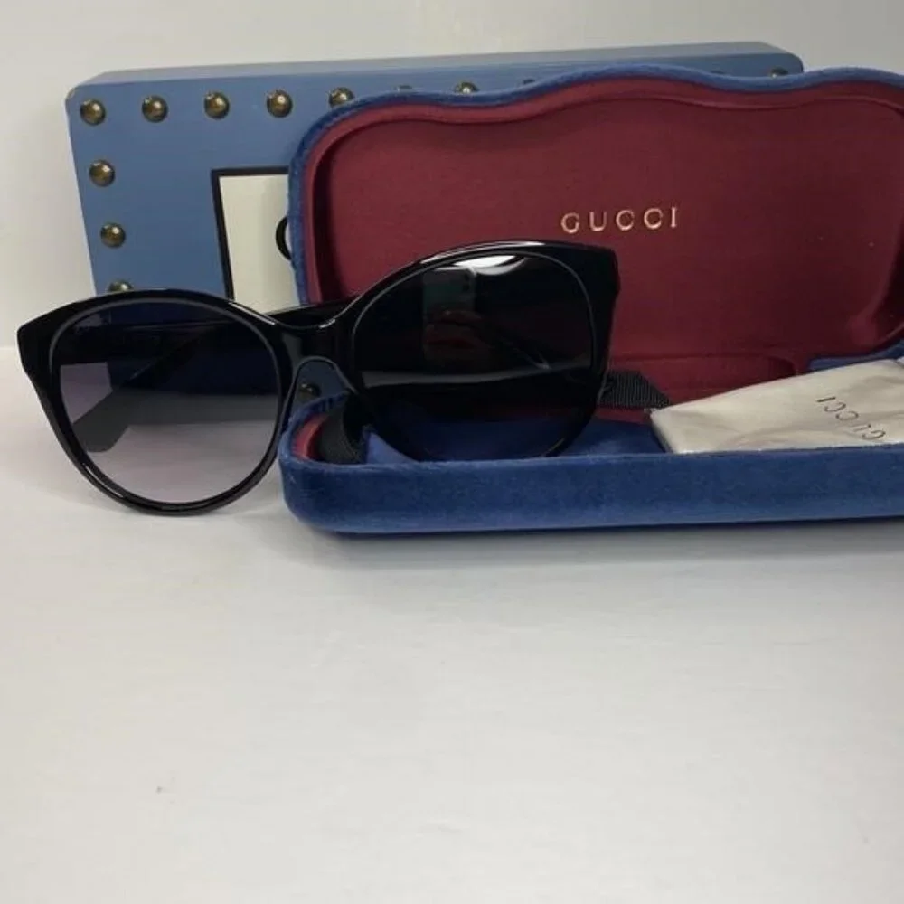 GUCCI GG0631S 001 round sunglass comes black frame with grey gradient lenses